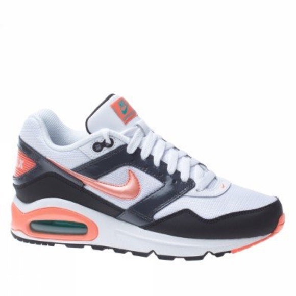 Nike Shoes - Nike Airmax Navigate